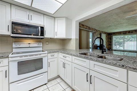 Casa en venta en Saint Petersburg, Florida, 3 dormitorios, 180.42 m2 № 1904016 - foto 10