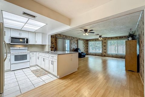Casa en venta en Saint Petersburg, Florida, 3 dormitorios, 180.42 m2 № 1904016 - foto 8