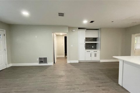 Casa en venta en Orlando, Florida, 2 dormitorios, 108.05 m2 № 1916995 - foto 4