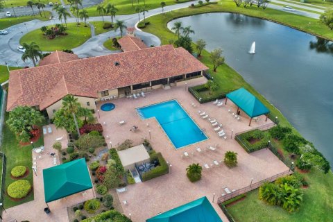 House in Boynton Beach, Florida 3 bedrooms, 147.9 sq.m. № 1186955 - photo 1