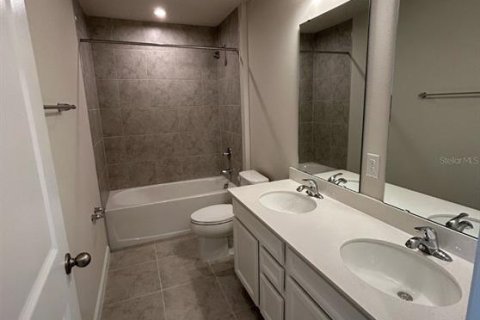House in Spring Hill, Florida 4 bedrooms, 190.08 sq.m. № 2379288 - photo 10