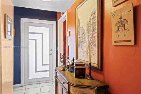 Adosado en venta en Hialeah, Florida, 2 dormitorios, 134.89 m2 № 1945387 - foto 6