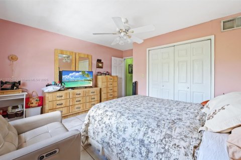 Adosado en venta en Hialeah, Florida, 2 dormitorios, 134.89 m2 № 1945387 - foto 23
