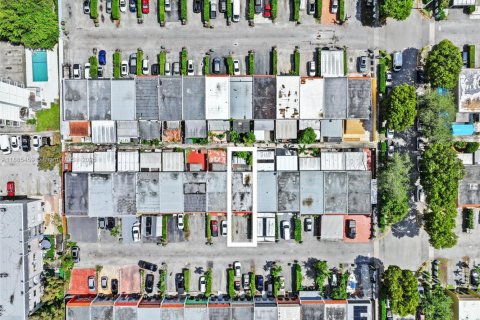 Adosado en venta en Hialeah, Florida, 2 dormitorios, 134.89 m2 № 1945387 - foto 2