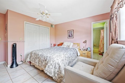 Adosado en venta en Hialeah, Florida, 2 dormitorios, 134.89 m2 № 1945387 - foto 22