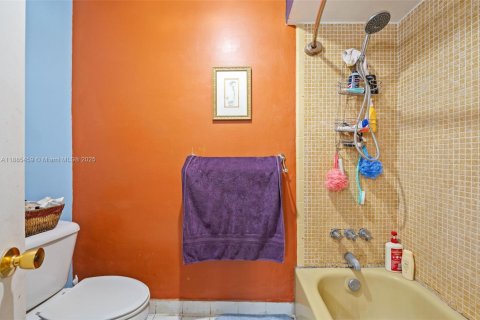 Adosado en venta en Hialeah, Florida, 2 dormitorios, 134.89 m2 № 1945387 - foto 28