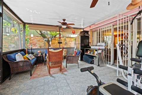 Adosado en venta en Hialeah, Florida, 2 dormitorios, 134.89 m2 № 1945387 - foto 20