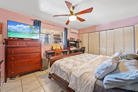 Adosado en venta en Hialeah, Florida, 2 dormitorios, 134.89 m2 № 1945387 - foto 25