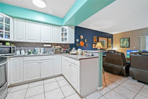 Adosado en venta en Hialeah, Florida, 2 dormitorios, 134.89 m2 № 1945387 - foto 15