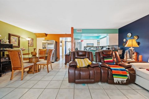 Adosado en venta en Hialeah, Florida, 2 dormitorios, 134.89 m2 № 1945387 - foto 13