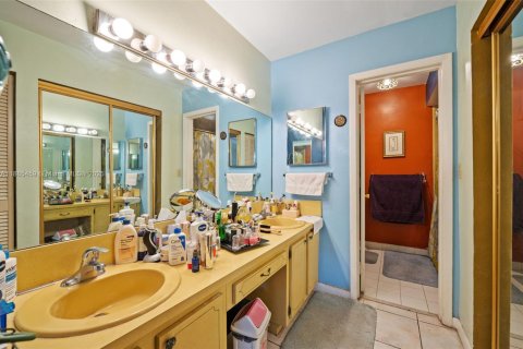 Adosado en venta en Hialeah, Florida, 2 dormitorios, 134.89 m2 № 1945387 - foto 27