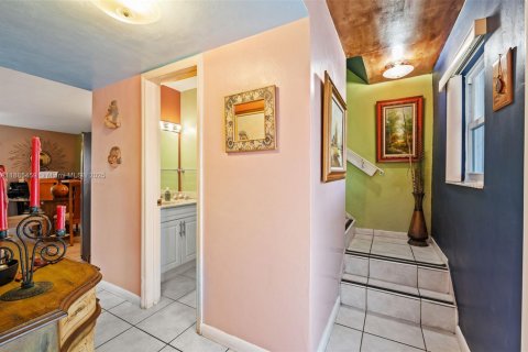 Adosado en venta en Hialeah, Florida, 2 dormitorios, 134.89 m2 № 1945387 - foto 17