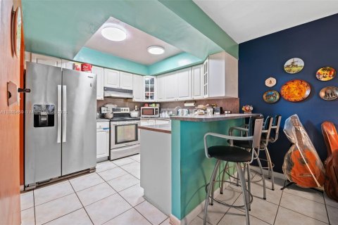 Adosado en venta en Hialeah, Florida, 2 dormitorios, 134.89 m2 № 1945387 - foto 14