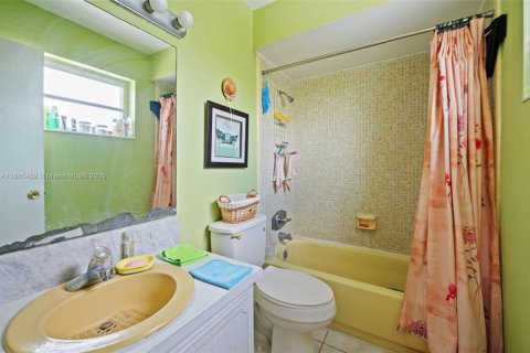 Adosado en venta en Hialeah, Florida, 2 dormitorios, 134.89 m2 № 1945387 - foto 24