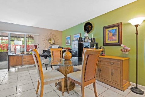 Adosado en venta en Hialeah, Florida, 2 dormitorios, 134.89 m2 № 1945387 - foto 7