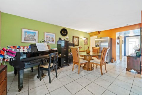 Adosado en venta en Hialeah, Florida, 2 dormitorios, 134.89 m2 № 1945387 - foto 9