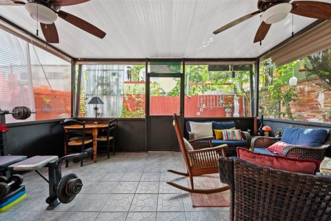 Adosado en venta en Hialeah, Florida, 2 dormitorios, 134.89 m2 № 1945387 - foto 19