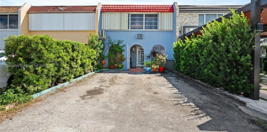 Adosado en Hialeah, Florida 2 dormitorios, 134.89 m2 № 1945387