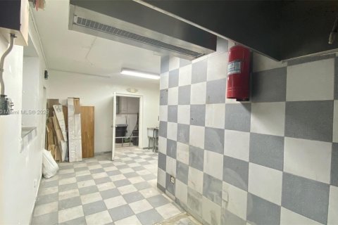 Купить коммерческую недвижимость в Майами, Флорида № 1705243 - фото 14
