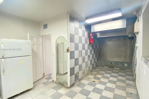 Купить коммерческую недвижимость в Майами, Флорида № 1705243 - фото 12