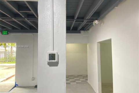 Купить коммерческую недвижимость в Майами, Флорида № 1705243 - фото 9
