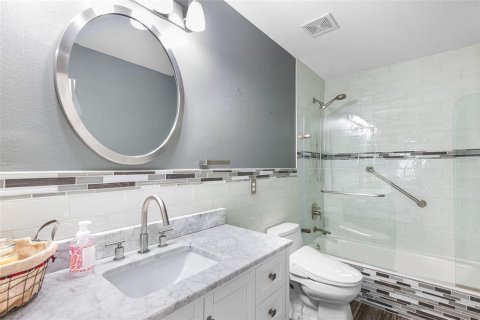 House in Land O' Lakes, Florida 4 bedrooms, 246.38 sq.m. № 1751267 - photo 30
