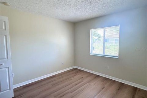 Villa ou maison à louer à Riverview, Floride: 3 chambres, 117.99 m2 № 2120233 - photo 5