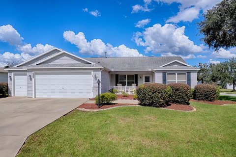 House in The Villages, Florida 3 bedrooms, 141.86 sq.m. № 2419975