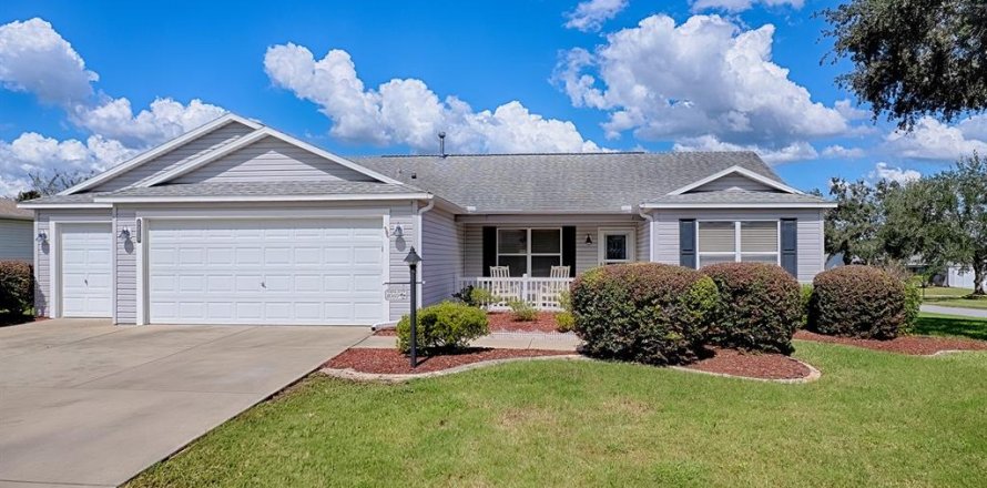 House in The Villages, Florida 3 bedrooms, 141.86 sq.m. № 2419975