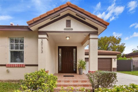 House in Miami, Florida 4 bedrooms, 166.95 sq.m. № 1859717 - photo 2