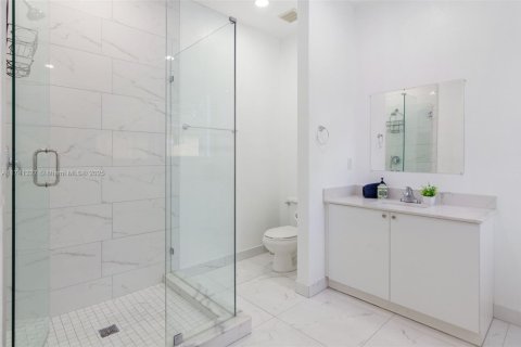 House in Miami, Florida 4 bedrooms, 166.95 sq.m. № 1859717 - photo 19