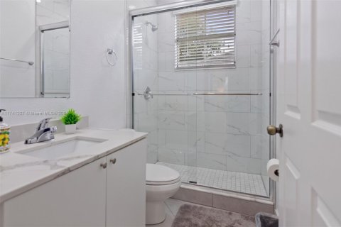 House in Miami, Florida 4 bedrooms, 166.95 sq.m. № 1859717 - photo 28