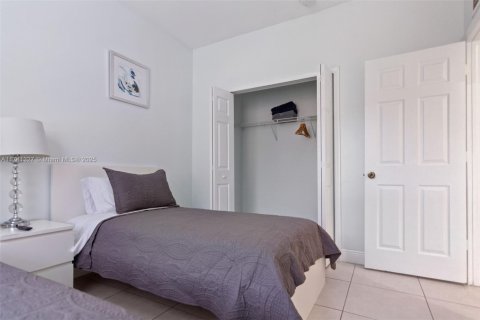 House in Miami, Florida 4 bedrooms, 166.95 sq.m. № 1859717 - photo 27