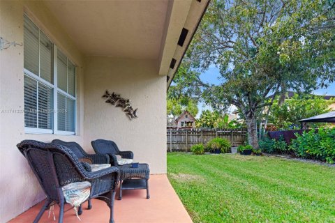 House in Miami, Florida 4 bedrooms, 166.95 sq.m. № 1859717 - photo 30