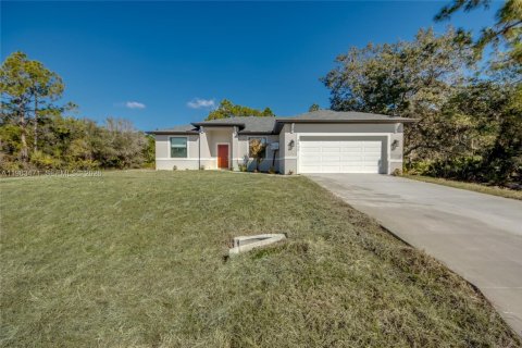 Casa en Lehigh Acres, Florida 3 dormitorios, 153.57 m2 № 2081024