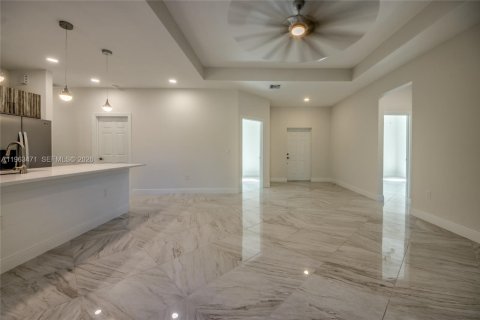 Casa en venta en Lehigh Acres, Florida, 3 dormitorios, 153.57 m2 № 2081024 - foto 12