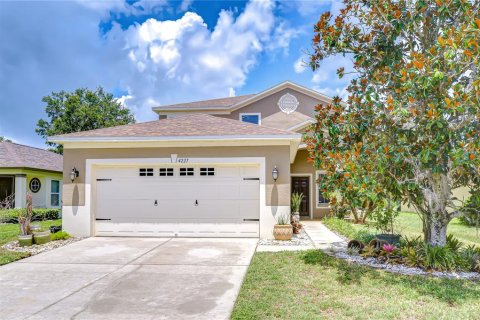 House in Wesley Chapel, Florida 4 bedrooms, 175.03 sq.m. № 1771414 - photo 1