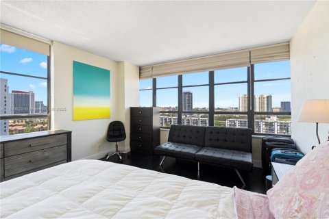 Condominio en venta en Hallandale Beach, Florida, 3 dormitorios, 165.37 m2 № 1753127 - foto 10