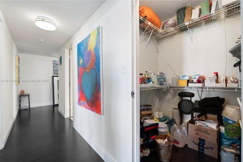 Condominio en venta en Hallandale Beach, Florida, 3 dormitorios, 165.37 m2 № 1753127 - foto 30