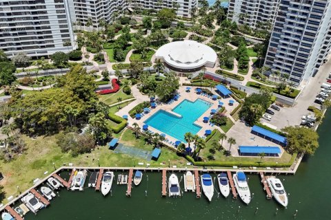 Condominio en venta en Hallandale Beach, Florida, 3 dormitorios, 165.37 m2 № 1753127 - foto 3
