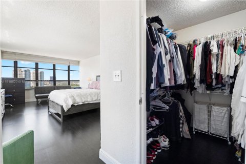 Condominio en venta en Hallandale Beach, Florida, 3 dormitorios, 165.37 m2 № 1753127 - foto 12