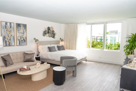 Condominio en alquiler en Miami Beach, Florida, 45.06 m2 № 2059827 - foto 1