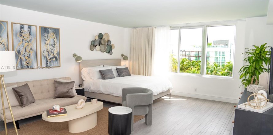 Estudio en el Condominio en Miami Beach, Florida  № 2059827