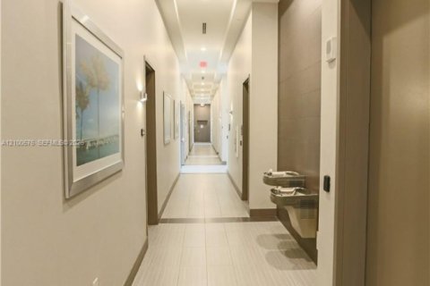Apartment in Miami, Florida 2 bedrooms, 96.8 sq.m. № 2402384 - photo 8