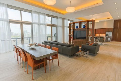 Apartment in Miami, Florida 2 bedrooms, 96.8 sq.m. № 2402384 - photo 3