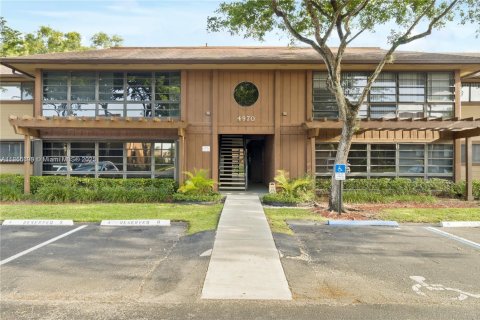 Copropriété à louer à Doral, Floride: 2 chambres, 93.46 m2 № 1891913 - photo 26