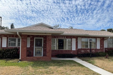 House in Edgewater, Florida 4 bedrooms, 220.18 sq.m. № 2226447