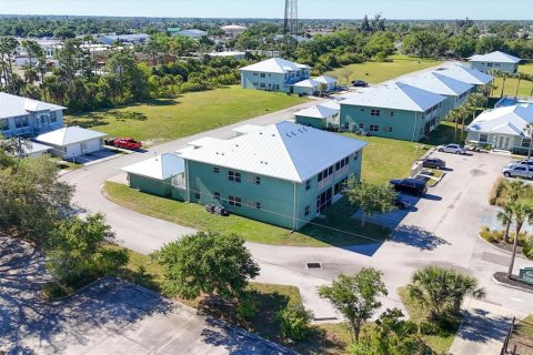 Commercial property in North Port, Florida 84 bedrooms, 3914.9 sq.m. № 1090870 - photo 6