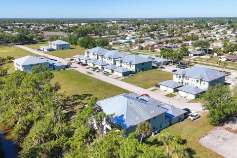Commercial property in North Port, Florida 84 bedrooms, 3914.9 sq.m. № 1090870 - photo 13