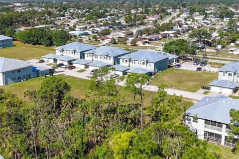 Commercial property in North Port, Florida 84 bedrooms, 3914.9 sq.m. № 1090870 - photo 14